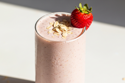 Creamy Strawberry Oatmeal Shake
